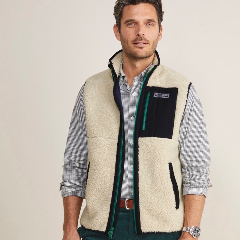 Vineyard Vines Sherpa Supershep Vest in Stone size large